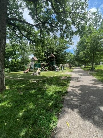 1131 Harwood Road, Des Peres, MO 63131