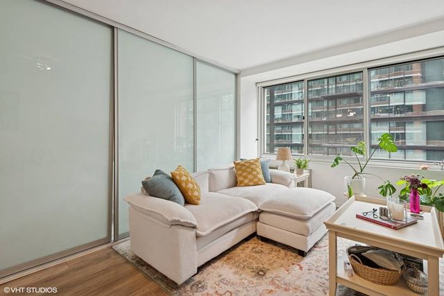 211 E Ohio Street 2211, Chicago, IL 60611