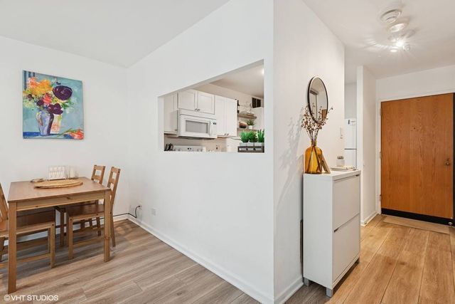 211 E Ohio Street 2211, Chicago, IL 60611