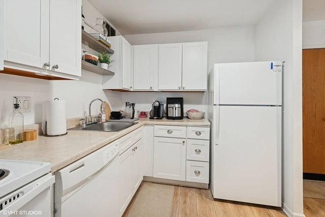 211 E Ohio Street 2211, Chicago, IL 60611