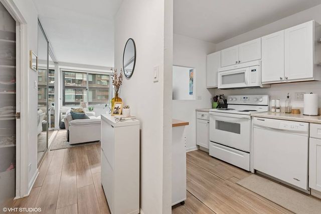 211 E Ohio Street 2211, Chicago, IL 60611
