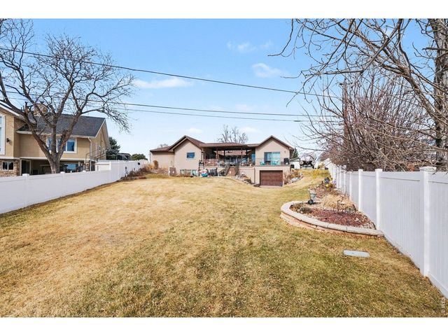 904 Engleman Pl, Loveland, CO 80538
