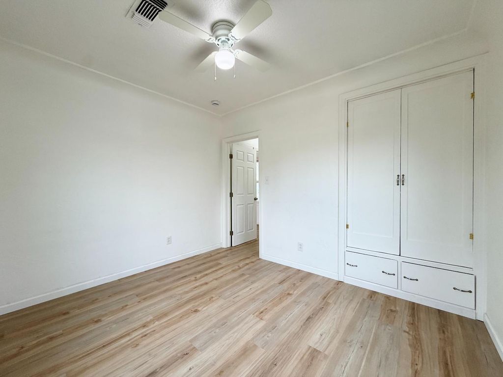 Image 12 of property listing at 2856 B Street, Selma, CA 93662