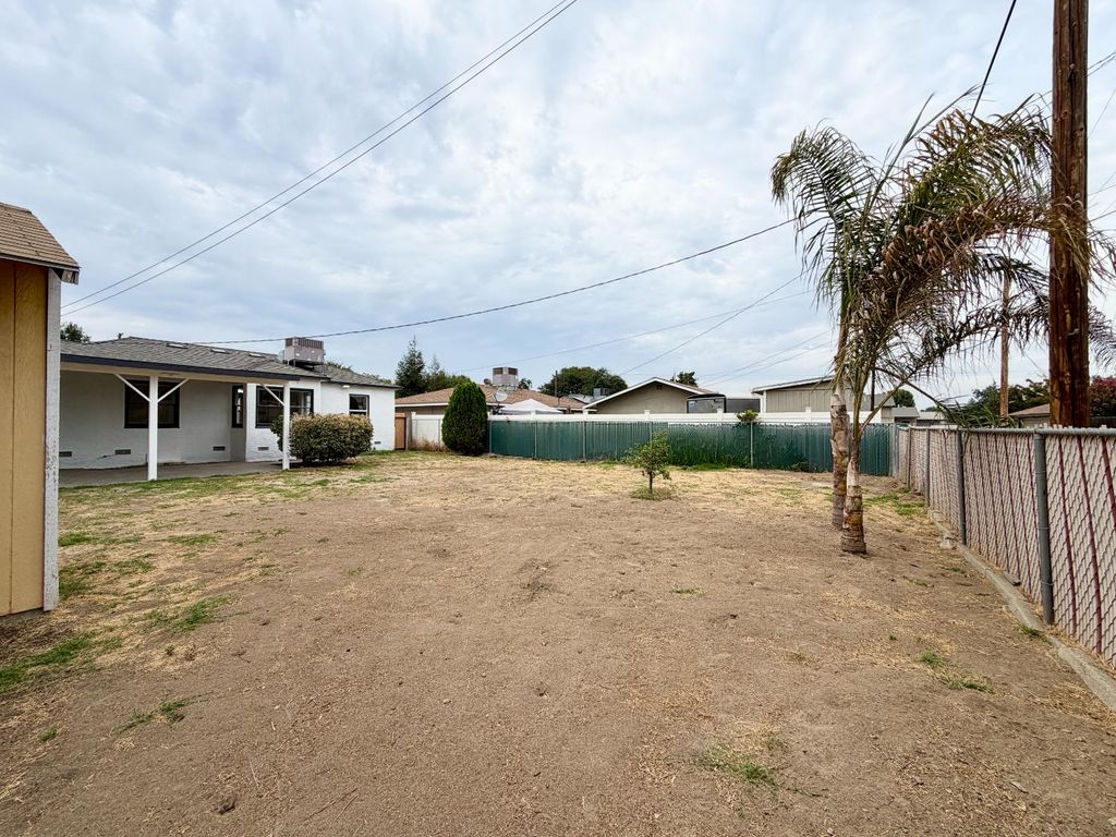 Image 18 of property listing at 2856 B Street, Selma, CA 93662