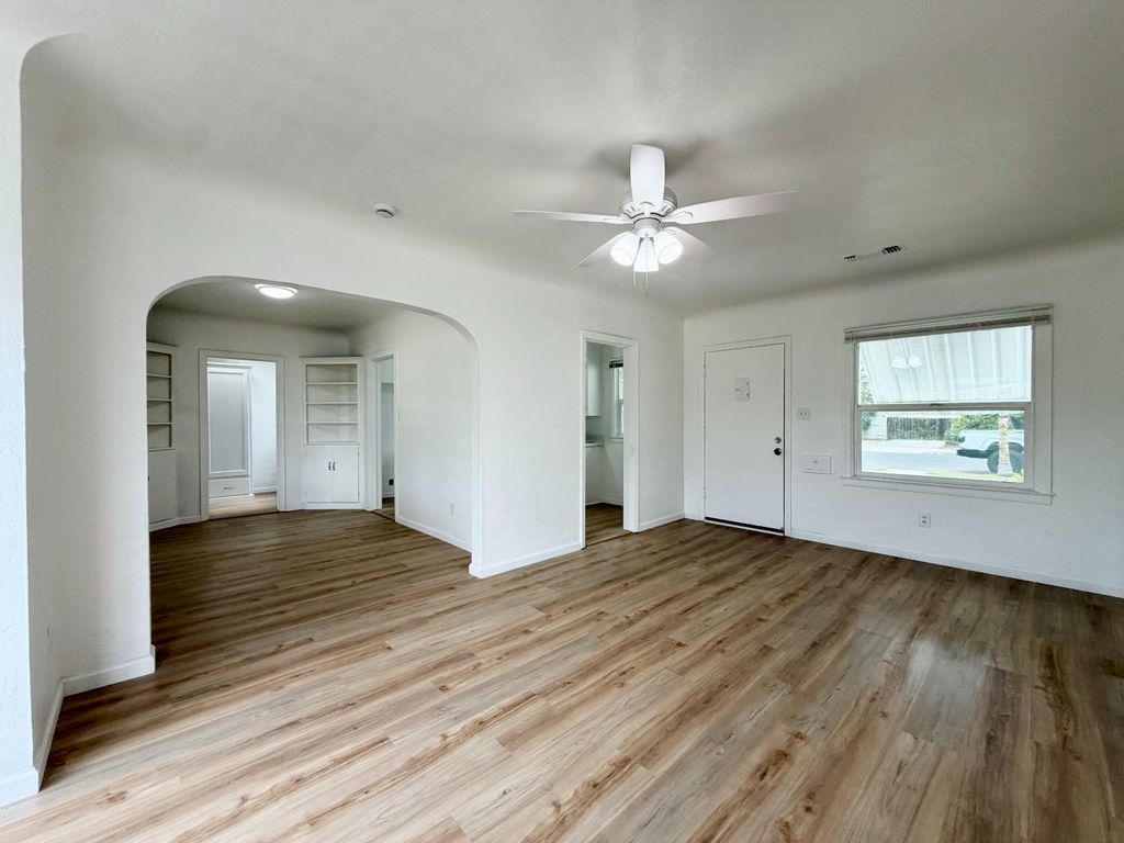 Image 4 of property listing at 2856 B Street, Selma, CA 93662