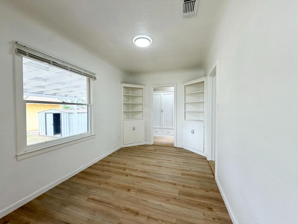Image 5 of property listing at 2856 B Street, Selma, CA 93662