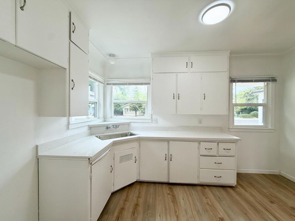 Image 8 of property listing at 2856 B Street, Selma, CA 93662