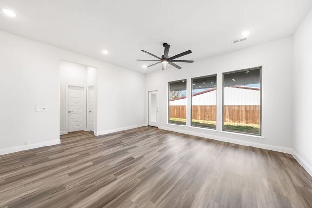 502 W 2nd Street, Venus, TX 76033