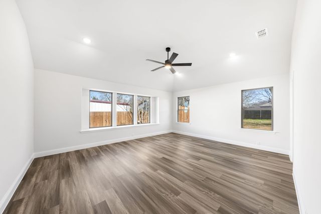 502 W 2nd Street, Venus, TX 76033