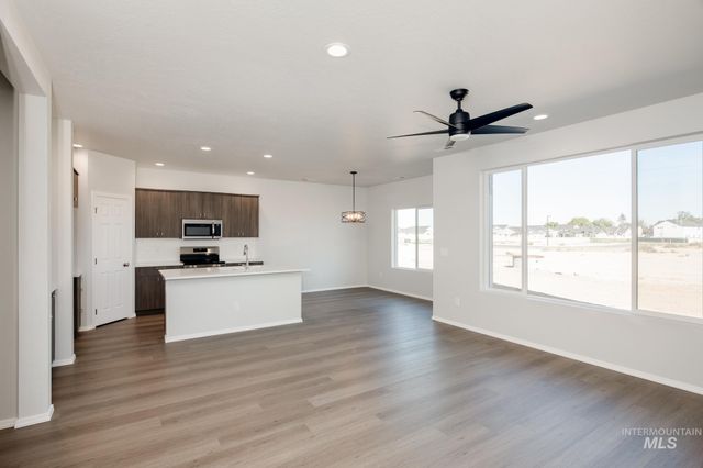 1079 Woods Bog Ct, Middleton, ID 83644