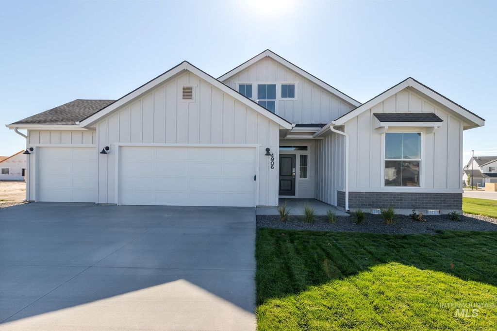 1079 Woods Bog Ct, Middleton, ID 83644