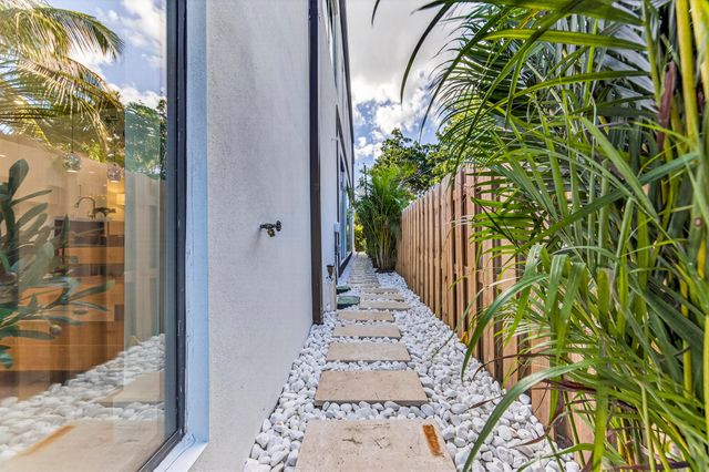 1121 NE 17th Avenue, Fort Lauderdale, FL 33304