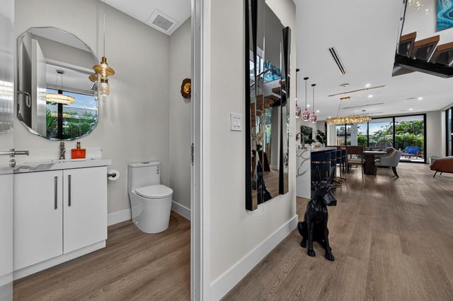 1121 NE 17th Avenue, Fort Lauderdale, FL 33304