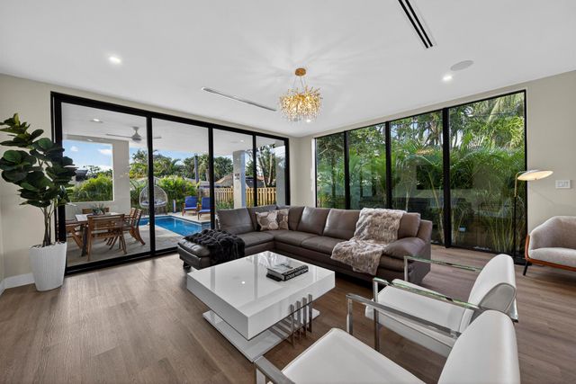 1121 NE 17th Avenue, Fort Lauderdale, FL 33304