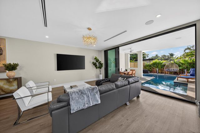 1121 NE 17th Avenue, Fort Lauderdale, FL 33304