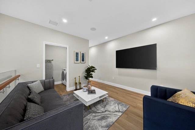 1121 NE 17th Avenue, Fort Lauderdale, FL 33304