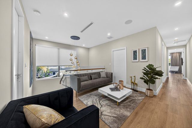 1121 NE 17th Avenue, Fort Lauderdale, FL 33304