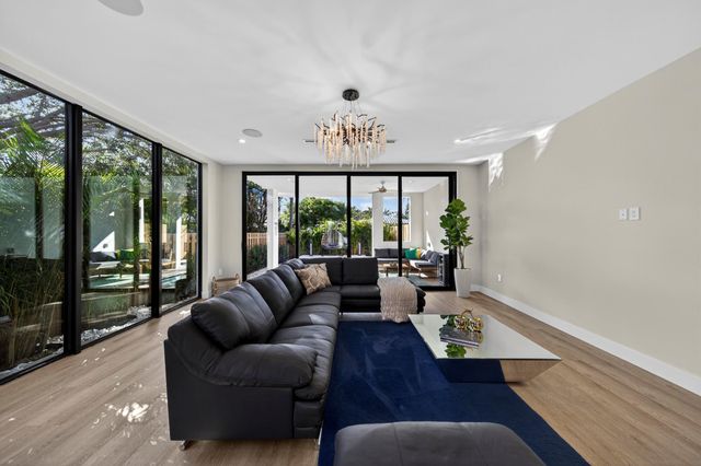 1121 NE 17th Avenue, Fort Lauderdale, FL 33304