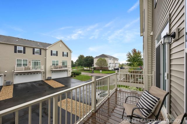 403 Shadow Court, Oswego, IL 60543