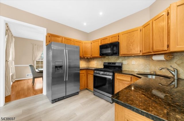 8 Cottage Pl, Branchburg Twp., NJ 08876