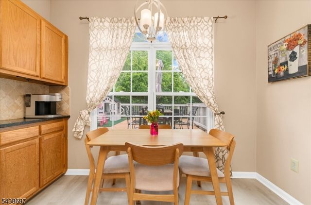 8 Cottage Pl, Branchburg Twp., NJ 08876