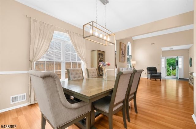 8 Cottage Pl, Branchburg Twp., NJ 08876