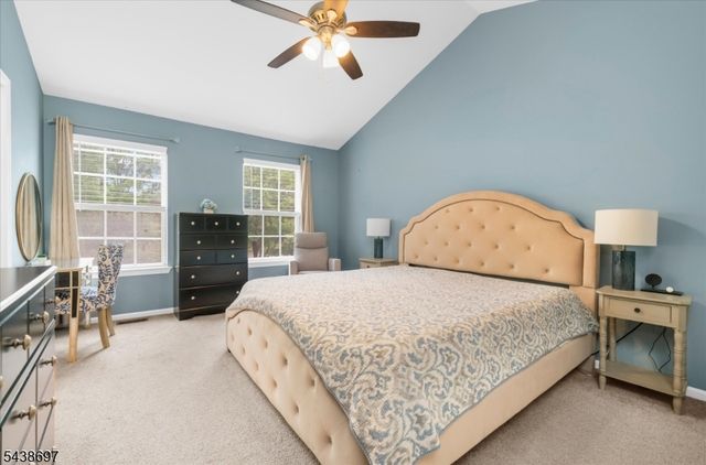 8 Cottage Pl, Branchburg Twp., NJ 08876