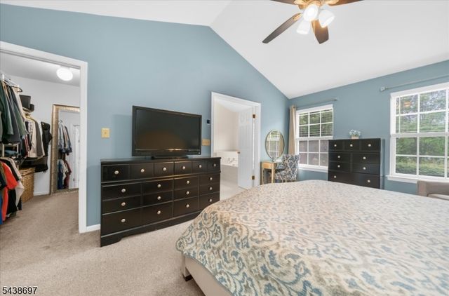 8 Cottage Pl, Branchburg Twp., NJ 08876