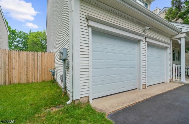 8 Cottage Pl, Branchburg Twp., NJ 08876