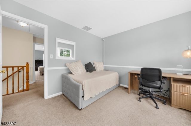 8 Cottage Pl, Branchburg Twp., NJ 08876