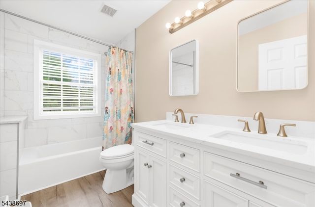 8 Cottage Pl, Branchburg Twp., NJ 08876