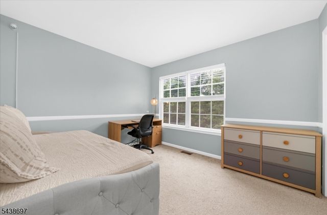 8 Cottage Pl, Branchburg Twp., NJ 08876