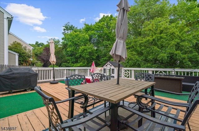 8 Cottage Pl, Branchburg Twp., NJ 08876