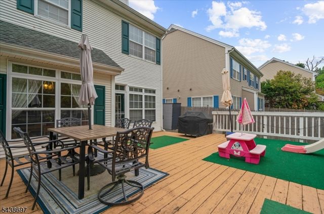 8 Cottage Pl, Branchburg Twp., NJ 08876