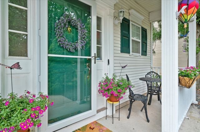 8 Cottage Pl, Branchburg Twp., NJ 08876