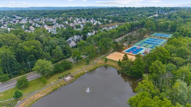 8 Cottage Pl, Branchburg Twp., NJ 08876