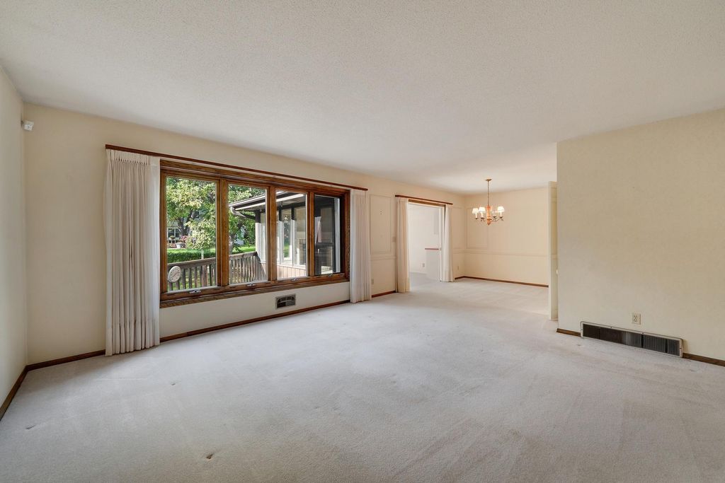9716 Oxborough Road, Bloomington, MN 55437 — photo 5