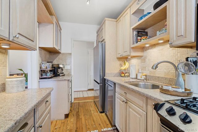 1815 Palmer Avenue 2O, Larchmont, NY 10538