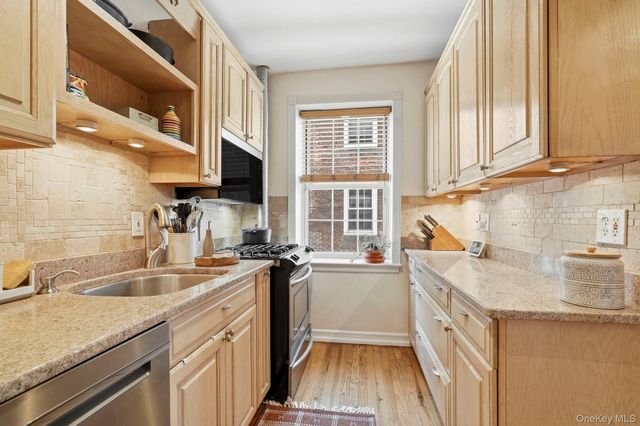 1815 Palmer Avenue 2O, Larchmont, NY 10538
