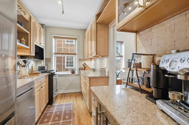 1815 Palmer Avenue 2O, Larchmont, NY 10538