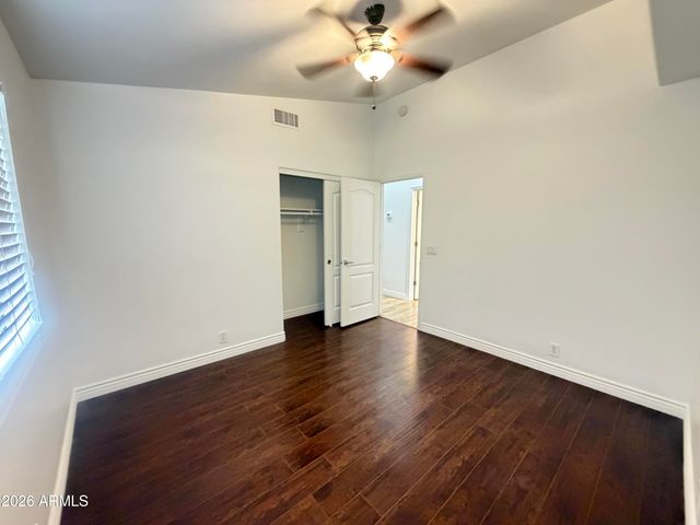 8926 W VALE Drive, Phoenix, AZ 85037