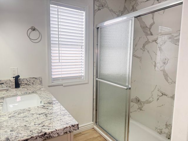 8926 W VALE Drive, Phoenix, AZ 85037