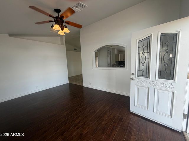 8926 W VALE Drive, Phoenix, AZ 85037