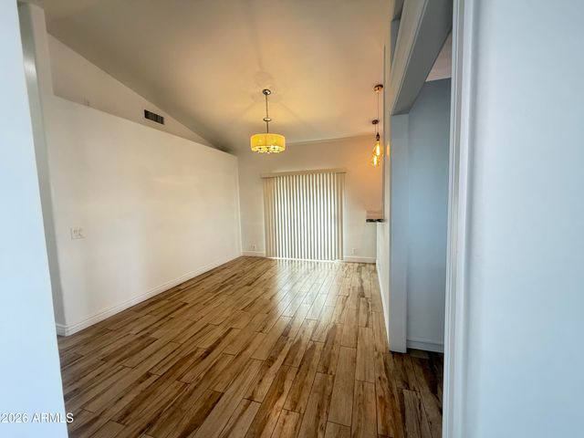 8926 W VALE Drive, Phoenix, AZ 85037