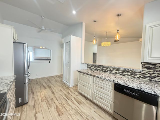 8926 W VALE Drive, Phoenix, AZ 85037