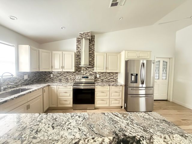 8926 W VALE Drive, Phoenix, AZ 85037
