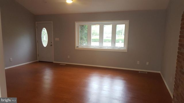 7 BARBERS LN, Cape May Court House, NJ 08210