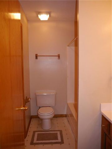 1601 Stasi Avenue, Raymore, MO 64083