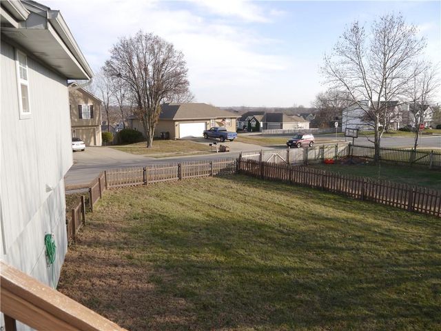 1601 Stasi Avenue, Raymore, MO 64083