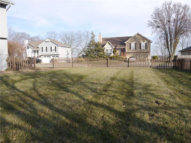 1601 Stasi Avenue, Raymore, MO 64083
